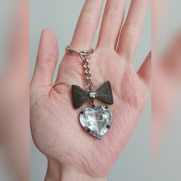 ✨FREE ADD ON✨Heart Shaped Gem Key Ring - Picture 1 of 3